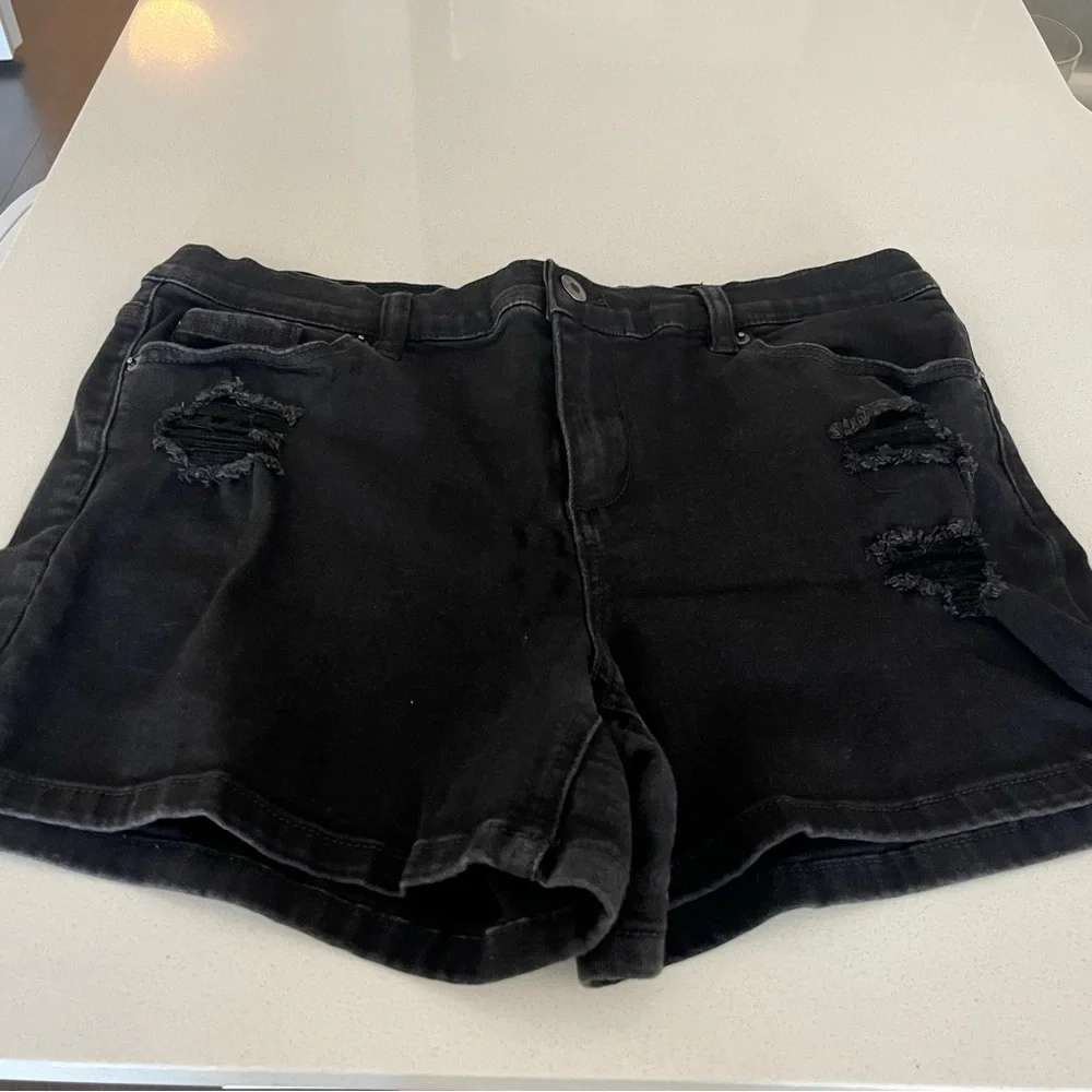 New York & Co. Black High Rise Distressed Denim Shorts Size 12 - Picture 5 of 6